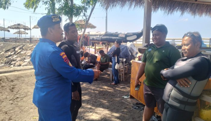 Aipda Haerul Umam Giat Patroli Dialogis Serta Himbau Untuk Selalu Mengutamakan Keselamatan Sa’at Beraktivitas Di Area Pantai Marina Boom