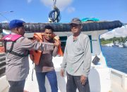 Satpolairud Lakukan Patroli Humanis Di Lautan Aipda Haerul Umam S.H Ingatkan Nelayan Tentang Keselamatan Serta Cuaca Ekstrem