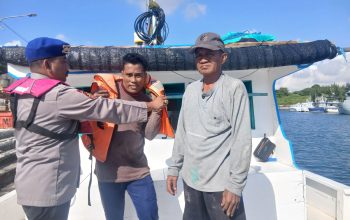 Satpolairud Lakukan Patroli Humanis Di Lautan Aipda Haerul Umam S.H Ingatkan Nelayan Tentang Keselamatan Serta Cuaca Ekstrem