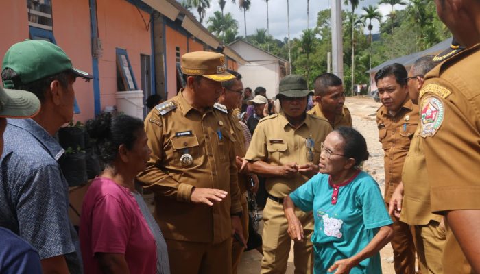 Bupati Tapanuli Utara Tinjau Hunian Tetap Dilanjutkan Hunian Sementara Di Kecamatan Adiankoting Kabupaten Tapanuli Utara