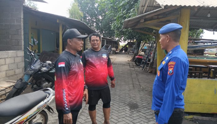 Aiptu I Gede Eka D Lakukan Patroli Serta Berikan Himbauan Kepada Masyarakat Para Nelayan Untuk Selalu Jaga Kamtibmas