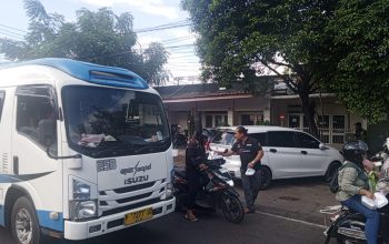 Jumat Berkah Yang Ke-21 Laskar Sakera Banyuwangi Tebar Kebaikan Di Tengah Aktivitas Pasar Banyuwangi