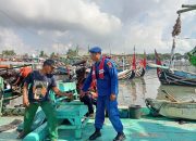 Aipda I Wayan Wedhana Lakukan Patrolo Rutin Serta Berikan Arahan Langsung Kepada Para Nelayan Untuk Selalu Berhati Hati Disaat Melaut