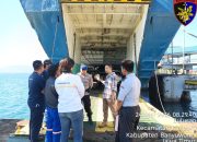Personel Satpolairud Resta Banyuwangi Giat Patroli Dialogis Serta Himbau Kepada Para Nelayan Untuk Selalu Waspada Di Saat Aktivitas Melaut