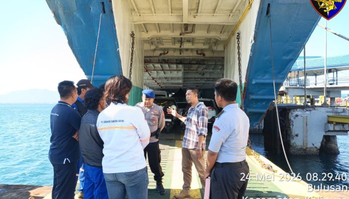 Personel Satpolairud Resta Banyuwangi Giat Patroli Dialogis Serta Himbau Kepada Para Nelayan Untuk Selalu Waspada Di Saat Aktivitas Melaut