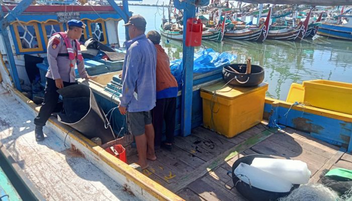 Aipda I Wayan Wedhana Menghimbau Kepada Masyarakat Nelayan Untuk Selalu Waspada Terhadap Perubahan Cuaca