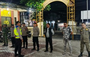 Polsek Bersama Koramil dan Satpol PP Kecamatan Mantup Gelar Patroli Malam Antisipasi Gangguan Kamtibmas