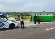 Polres Lamongan Evakuasi Korban Lakalantas di JLU Deket