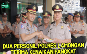 Dua Personel Polres Lamongan Terima Kenaikan Pangkat Pengabdian