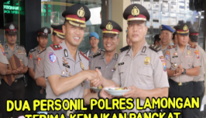 Dua Personel Polres Lamongan Terima Kenaikan Pangkat Pengabdian