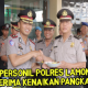 Dua Personel Polres Lamongan Terima Kenaikan Pangkat Pengabdian