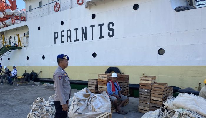 Personel Satpolairud Resta Banyuwangi Giat Patroli Dialogis Di Tanjung Wangi Ingatkan Keselamatan Kerja