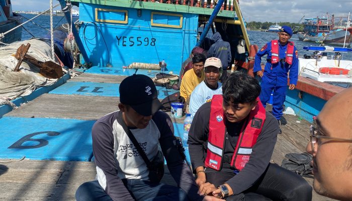 Sambut Hari Bhayangkara Ke-80, Polairud Banyuwangi Gelar Bakti Kesehatan untuk ABK Dan Warga Pesisir Selat Bali