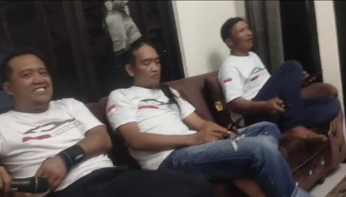 Selepas Rapat Rutin Bulanan Ketua Ormas Laskar Sakera Banyuwangi Ajak Anggota Ngopi Bareng Guna Perkuat Soliditas Organisasi