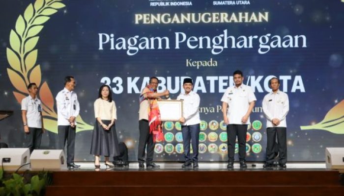 Wujudkan Kemudahan Akses Pelayanan Hukum Bagi Masyarakat Walikota Tebing Tinggi Terima Penghargaan Dari Kementerian Hukum RI